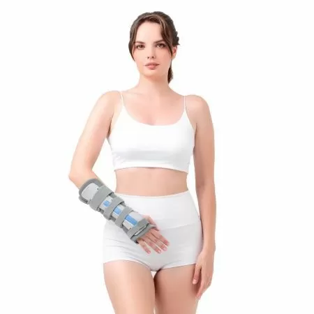 Бандаж на лучезапястный сустав ORTO LWR-622 длинный, правый, размер универсальный