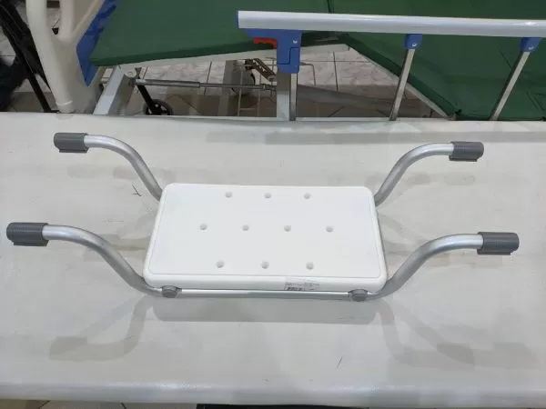 Сиденье для ванны Armed В00650 Доброта, на конце крепления трещина