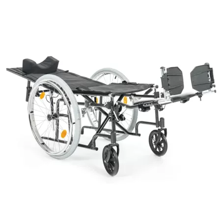 Кресло-коляска МЕТ PARTNER с регулировкой угла наклона спинки и подножек, ширина сиденья 45 см, колеса пневматические