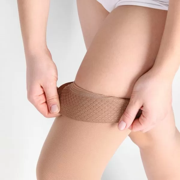 Чулки компрессионные IDEALISTA ID-300W унисекс 1 класс компрессии с закрытым носком и гладкой резинкой на широкое бедро цвет карамель