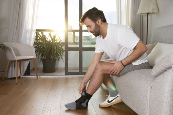 Бандаж на голеностопный сустав на шнуровке Orliman EST-090, черный 