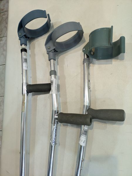 Костыль-канадка с захватом б/у, шт